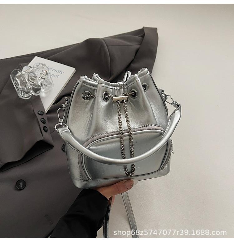 Fashion design bucket small bag women's 2025 new high-end niche messenger bag casual women's shoulder bag tide