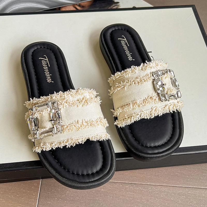 

Сланцы со стразами женские летние новые на плоской подошве с перемычкой нескользящие пляжные сандалии 40 бежевый