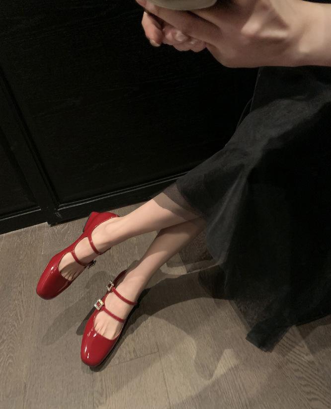 

Шей Су Иинь Бэйли~ Лакированные туфли Мэри Джейн с квадратным носком, толстым каблуком и бриллиантовой пряжкой, женские туфли-лодочки, ретро-металл 41 бордовый