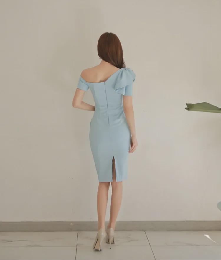 2023 Jarní šaty na jedno rameno s volány a rozparkem pro ženy