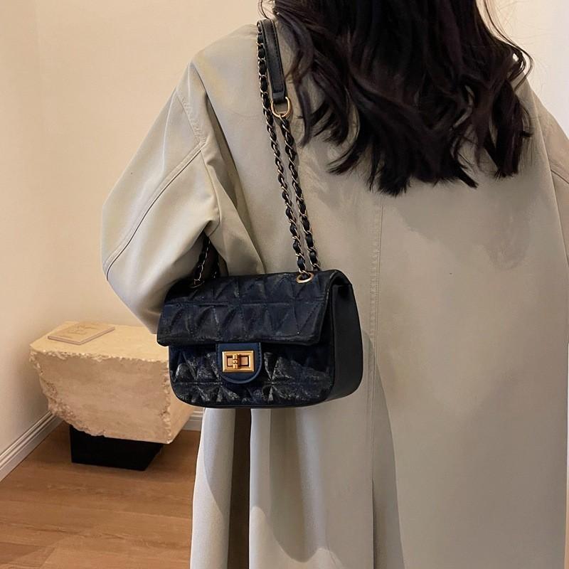 2023 New Design Women s Shoulder Bag Fashionable Grid Lock Chain Crossbody Bag