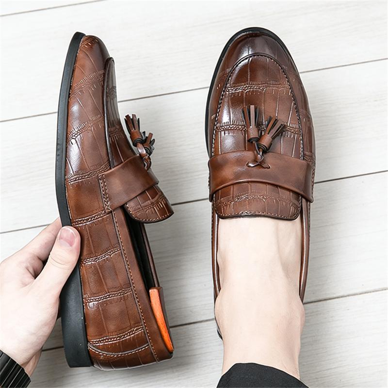 Luxury Brand Designer New Britain Tassels Dress Leather Shoes for Men Casual  All Match Classic Loafers Wedding Formal Footwear