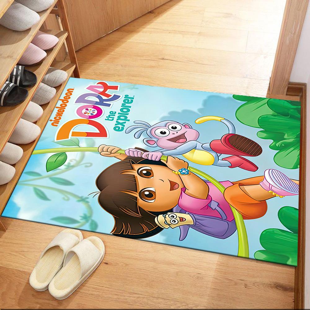 I tappeti quadrati Dora And Boots Adventure sono un'ottima scelta per soggiorni, camere da letto, decorazioni per la casa e come regali.