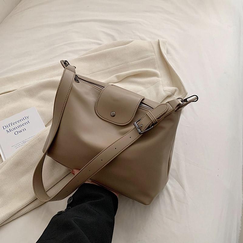 Summer Popular Pu Leather Women Pack  New Solid Color Casual Large Capacity Female Crossbody Bags Simple Underarm Bags