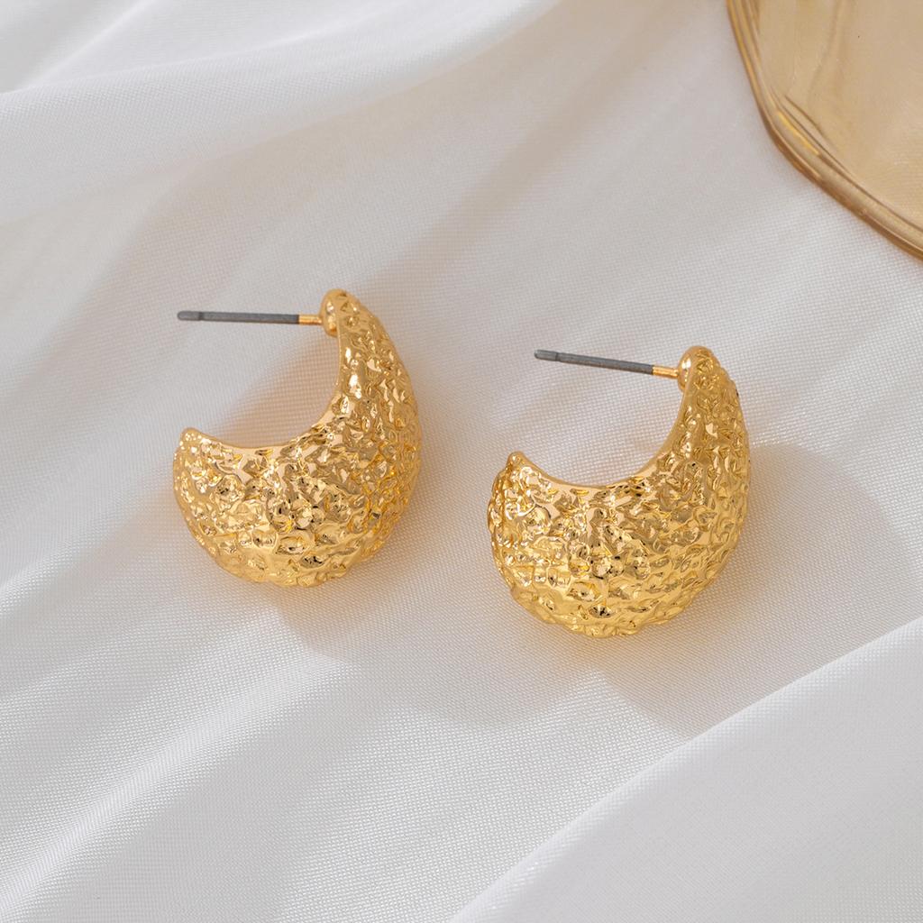 Elegant Wrinkle Gold Color Waterdrop Earrings for Women Fashionable Commute Style Earrings Daily Wear Party Gifts