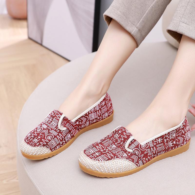 2025 Frühling und Sommer alte Peking Stoffschuhe Damen flache Absätze, ethnischer Stil, flacher Ausschnitt, Mittelalter und ältere Menschen mit einem Fuß, fauler Mot
