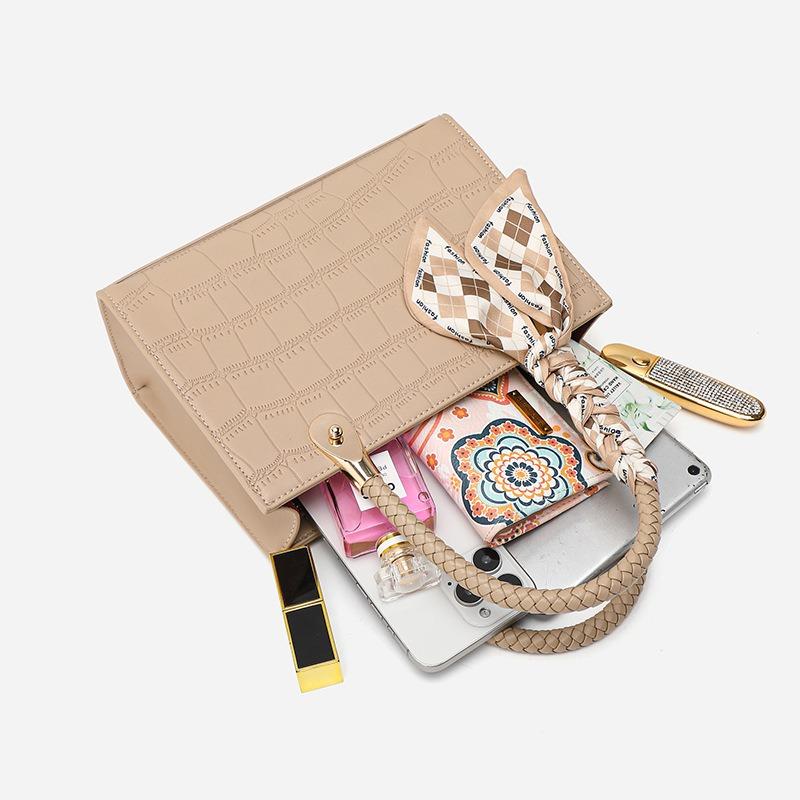 Hvauen Birthday Gift for Mother Bag In the Atmosphere Mother-in-law New Handbag Messenger Bag