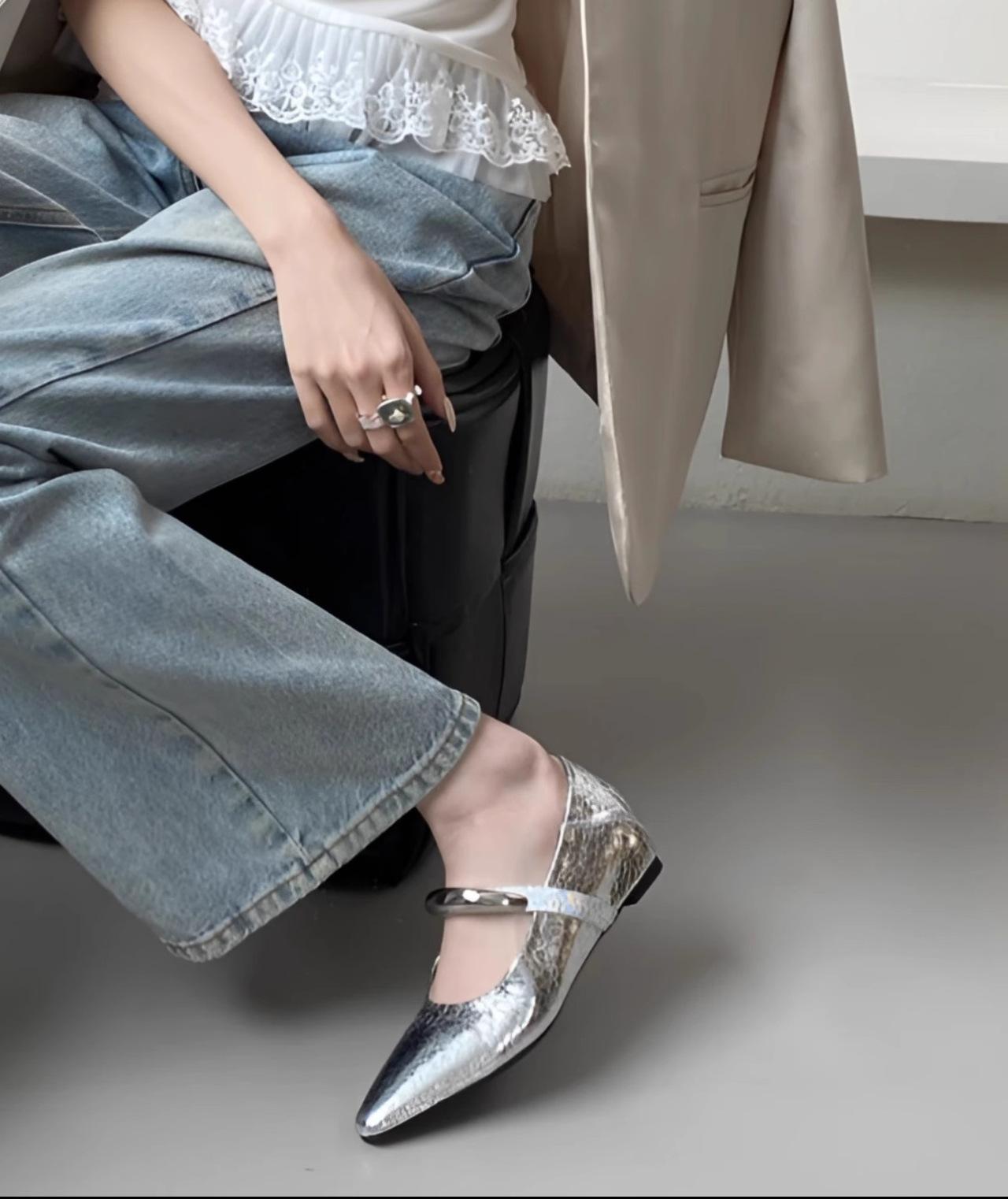 

Korean careful machine explosion height increase single shoes women s shoes 2025 spring and summer new models with skirts shallow mouth Mary Jane sho 40 срібний