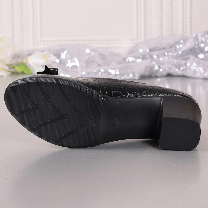 Mode 2025 Mode Slipper Damen High Heels Runde Zehenpartie Blockabsatz Pumps Schleife Metalldekoration Flach Übergröße Büro & Karriere