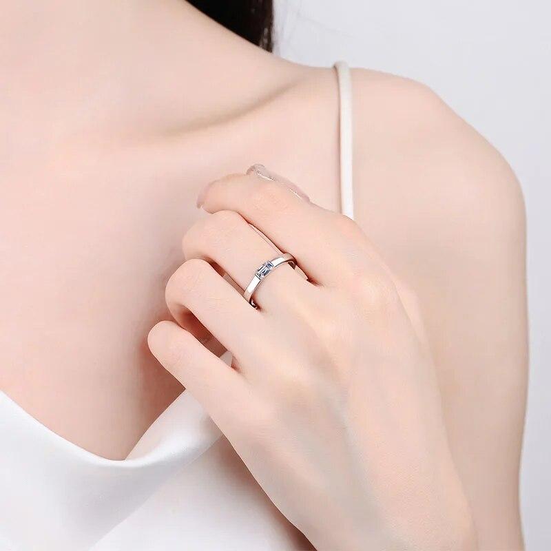 Hvitgullbelagte sertifiserte 0,5 ct moissanittringer for kvinner 3*5 mm smaragdslipte lab-diamantsmykker 925 sølvringer GRA