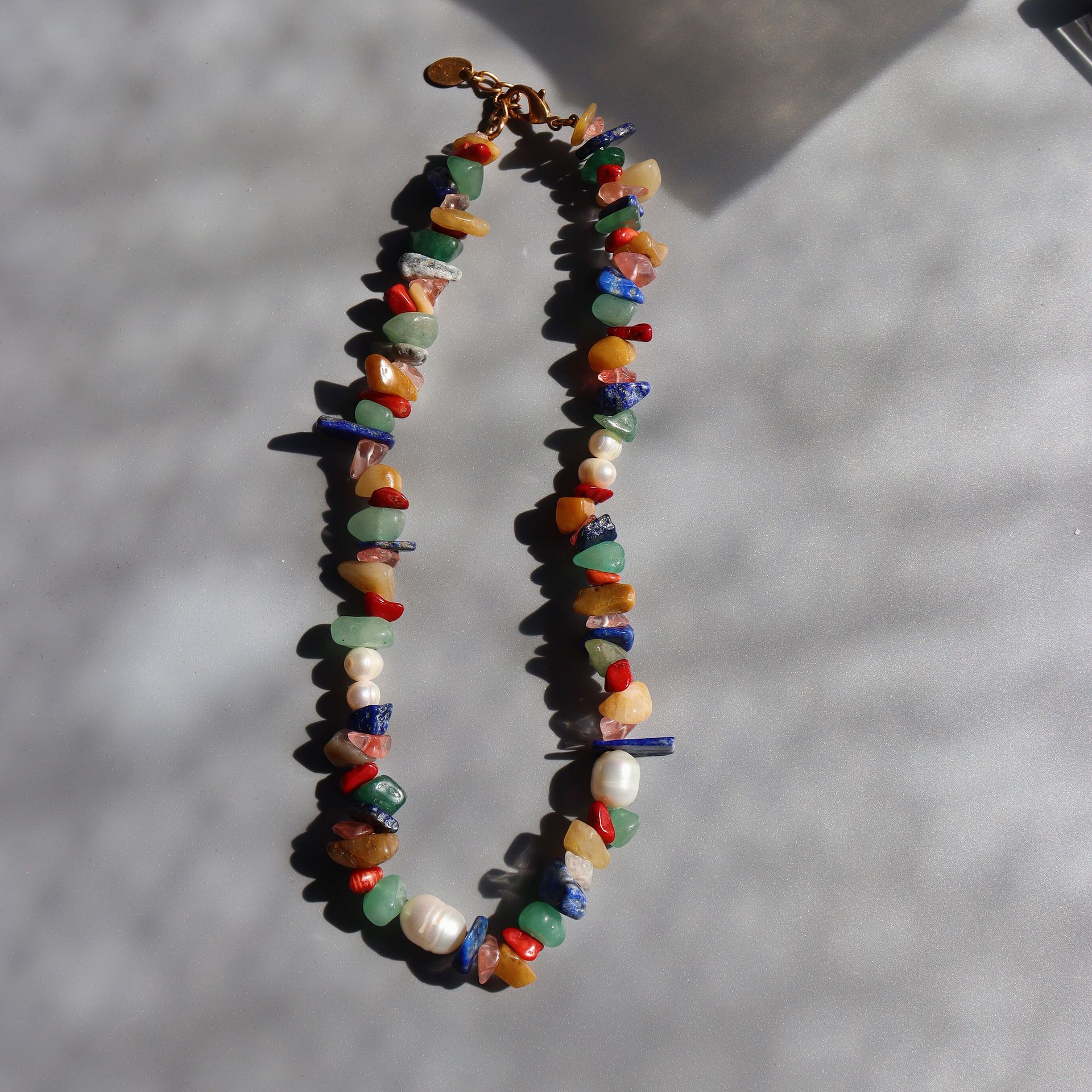 

Colored natural stone ethnic style niche simple seaside vacation fresh and elegant magazine collarbone necklace