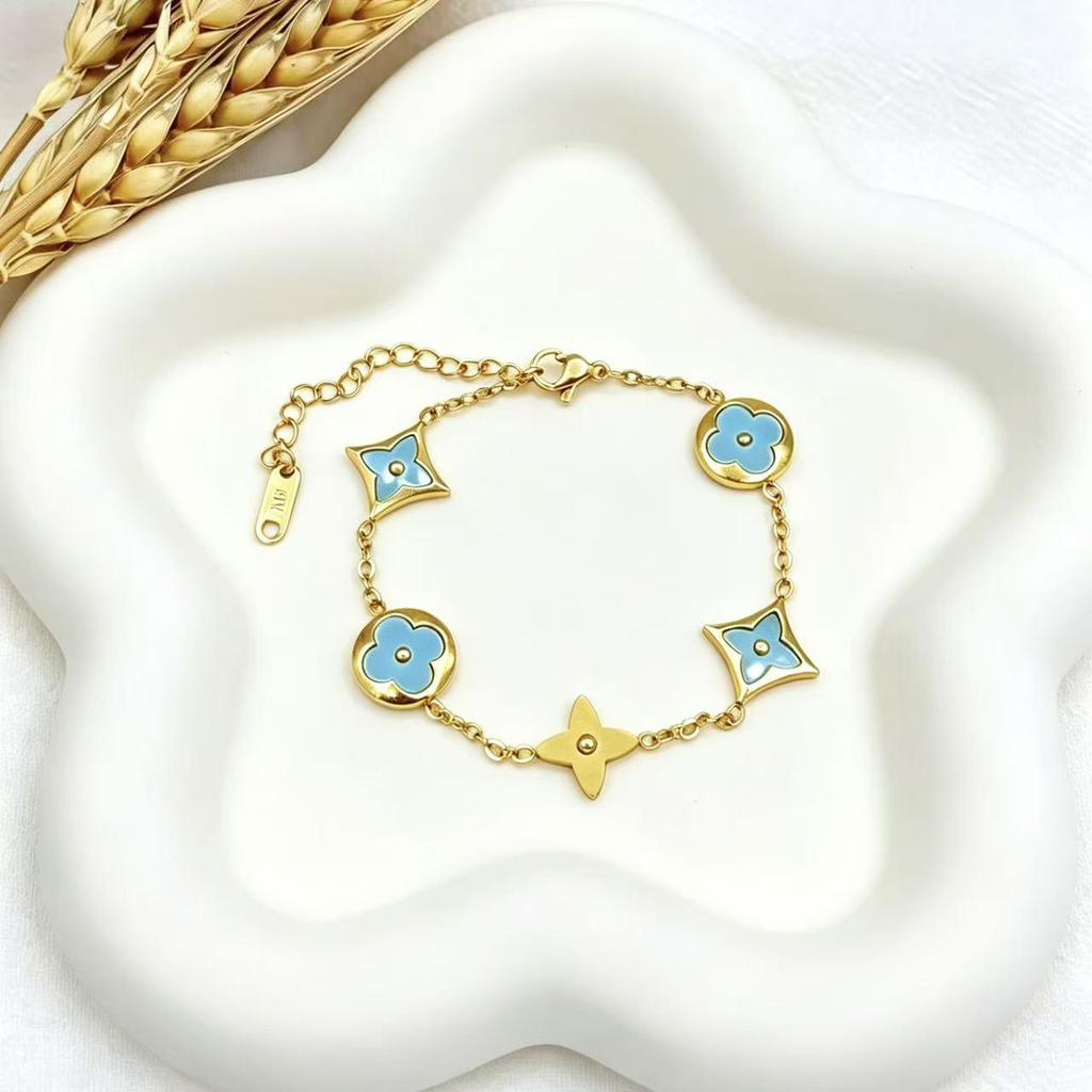 Four-Leaf Clover Gold Plated Stainless Steel Bracelet - Shell Design