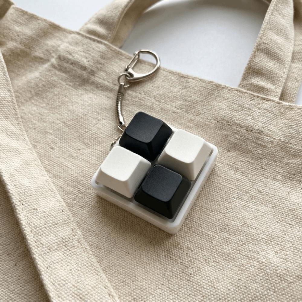 Macaron Color 2x2 Keyboard Fidget Toy Easy To Press Keyboard Keycap Key Chain Gifts