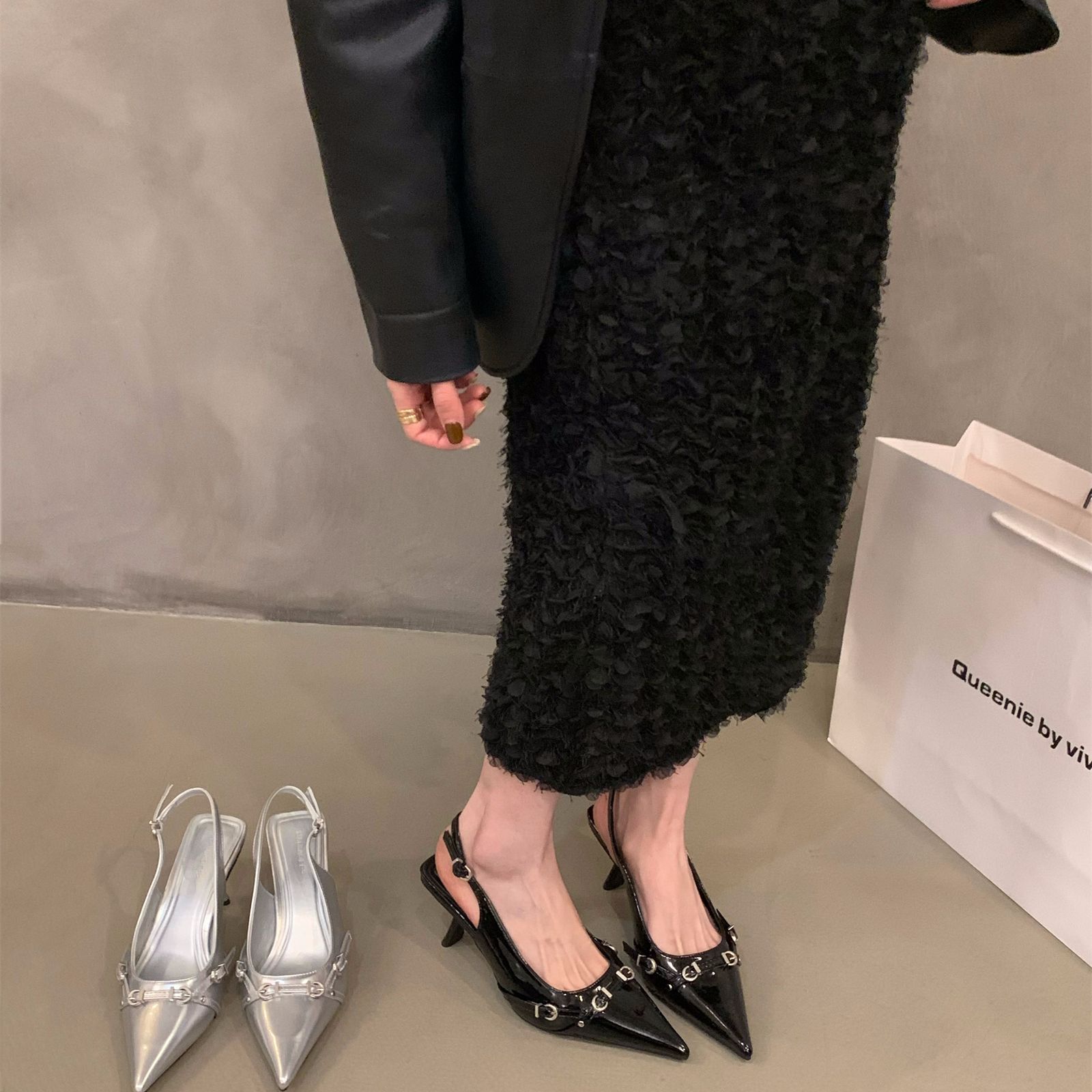 

Французские туфли-стилетто черные с сумкой фея обувь 2025 новая весна и лето серебристые одинарные туфли с острым носком на высоком каблуке 40 чёрный