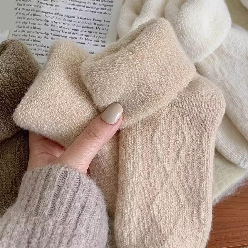 Women's Thickened Plush Mid-Calf Terry Socks - Autumn/Winter Warmth & Cold Protection