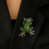 Elegant European and American Fashion Diamond Frog Brooch Cartoon Animal Corsage Accessory.