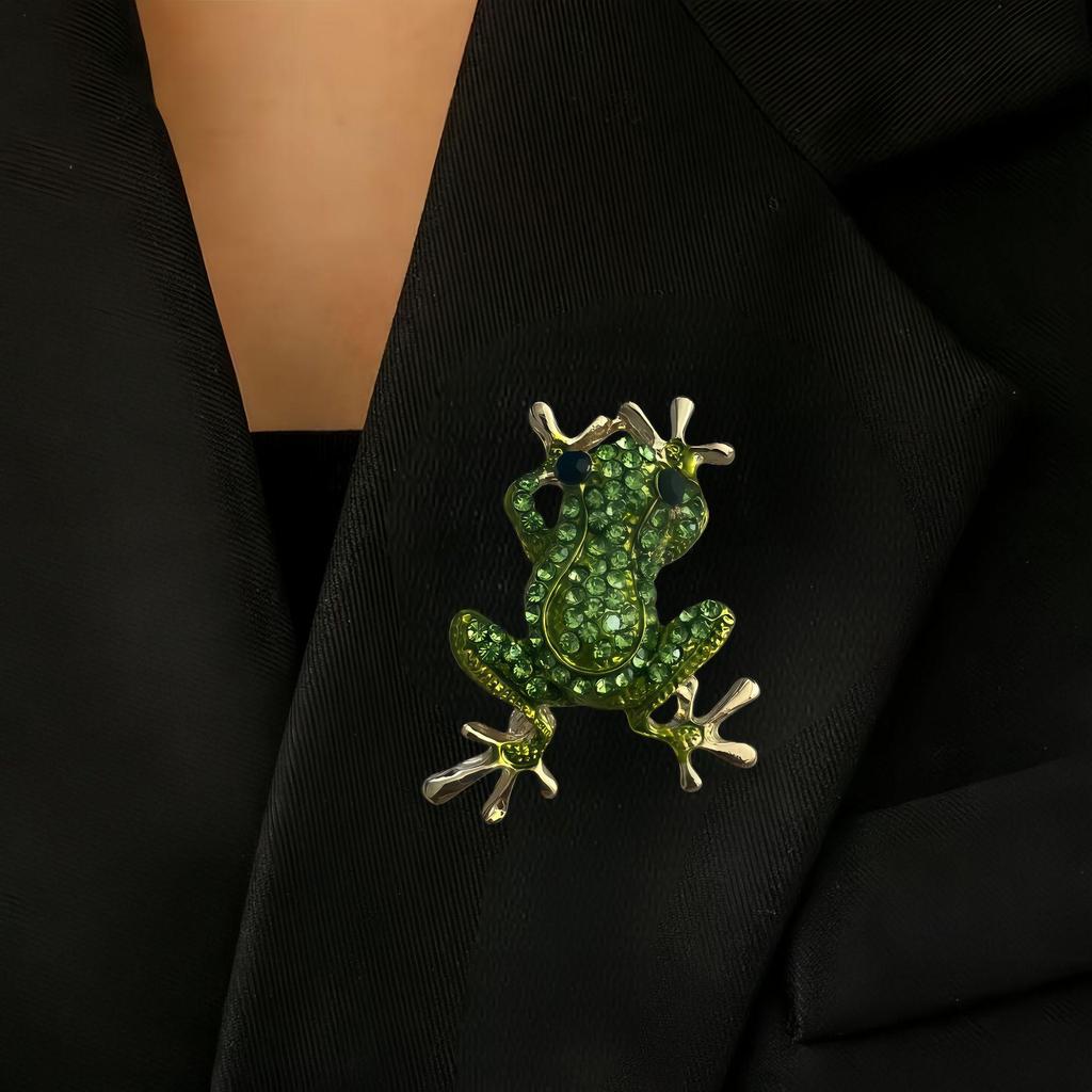 Elegant European and American Fashion Diamond Frog Brooch Cartoon Animal Corsage Accessory.