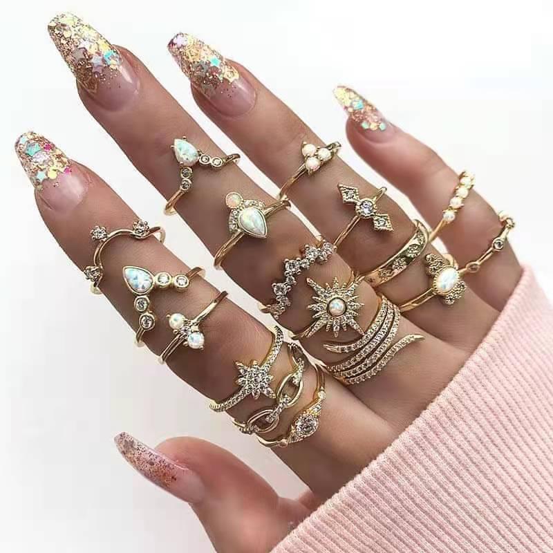 15Pcs Vintage Rings Set For Women Fashion Cross Floral Palm Pattern Crystal Geometric Rings Trendy Finger Jewelry Gifts New