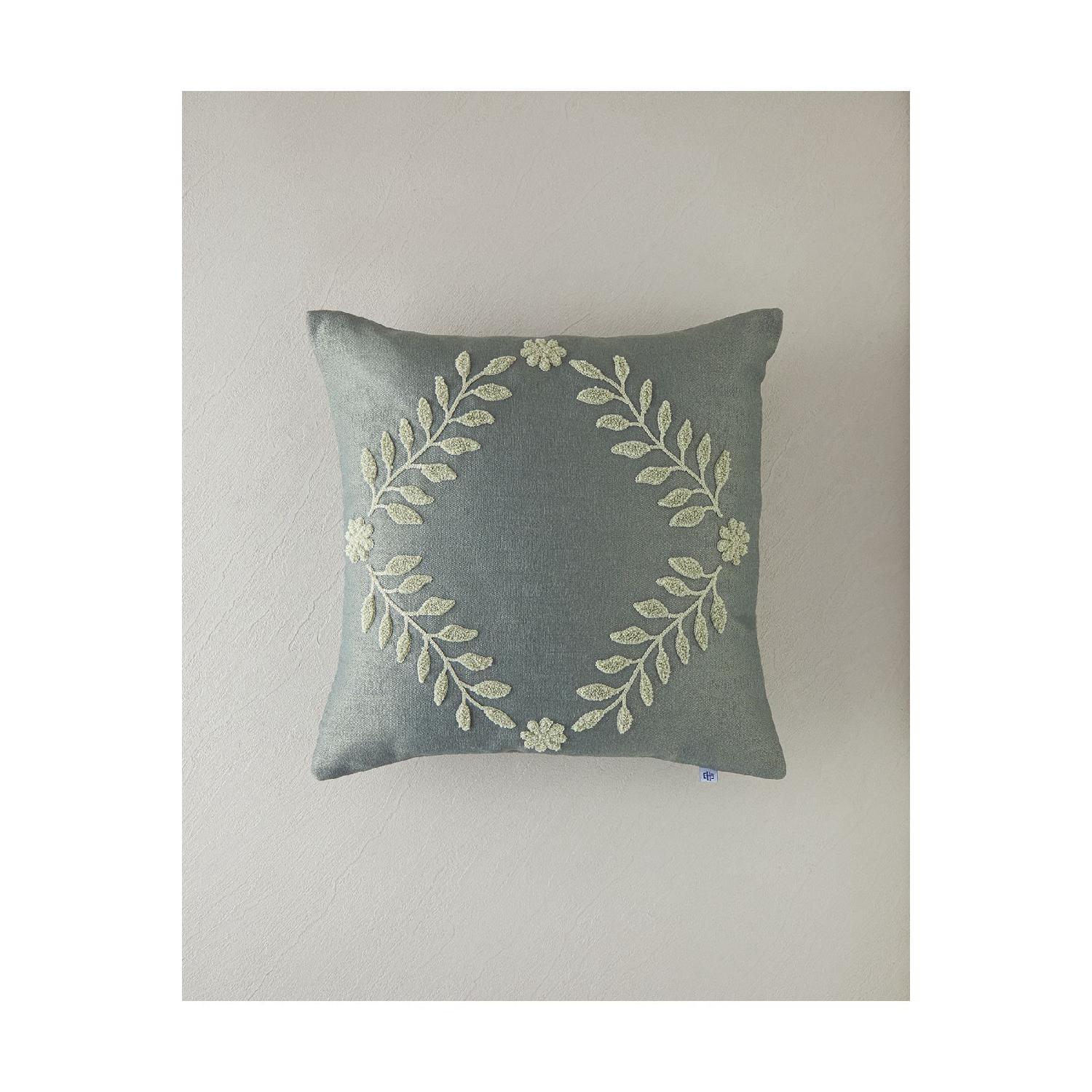 

Blad Punch Embroidered Throw Pillow Cover Green 45 x 45 зелёный