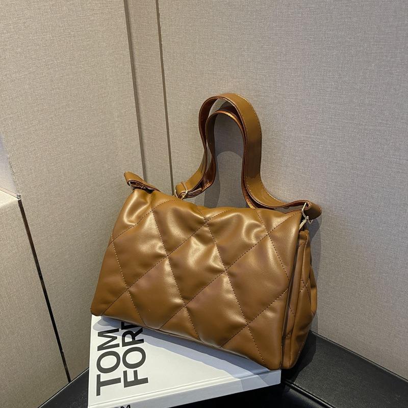 Large capacity shoulder bag, new trendy and versatile, high-end texture temperament women's bag, simple retro messenger tote bag