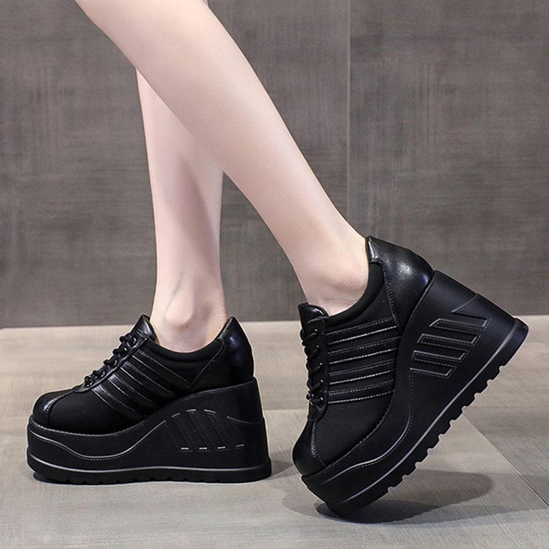 Scarpe con plateau da donna nere grandi zeppe sneakers con tacco alto da 10 cm con lacci alla moda scarpe con tacco gotico per donna punk tennis
