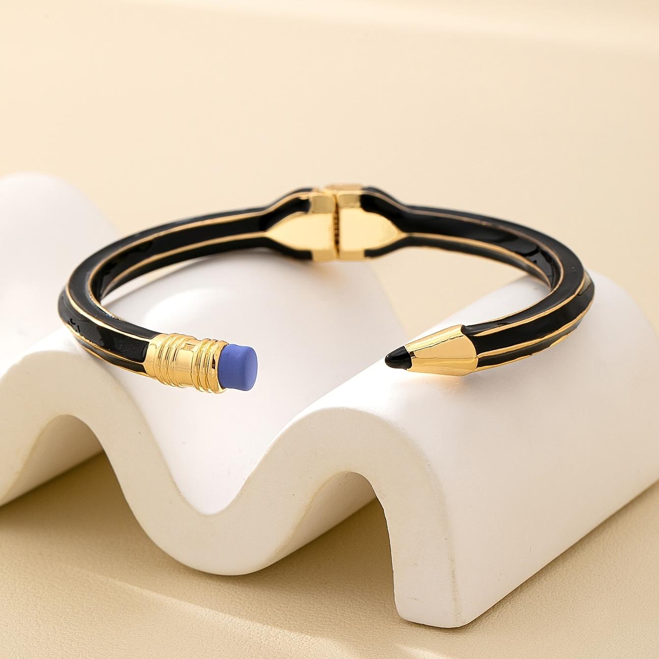 

A Stylish Jewelry Piece Featuring a Three-Dimensional Pencil Design with a Spring Opening Perfect As a Gift чорний