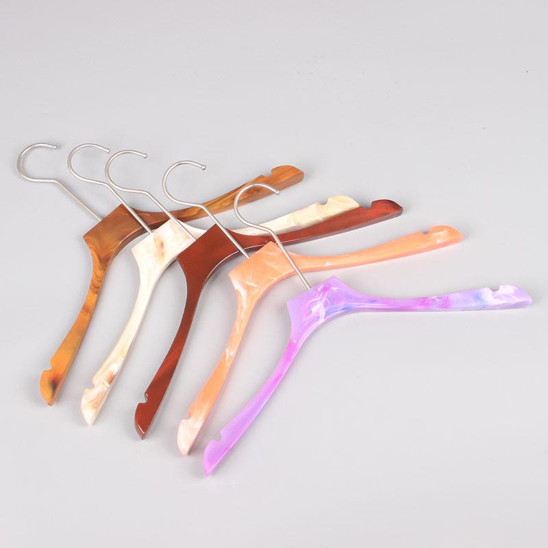 Stylish Non-Slip Imitation Jade Hangers: Wood Grain Finish for Men's & Women's High-End Clothing