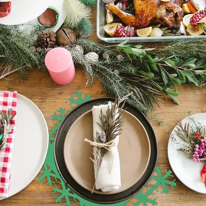 10PCS Christmas Snowflake Felt Placemat Restaurant Cutlery Mat Knife and Fork Covers Placemats Insulated Xmas Party Table Mats