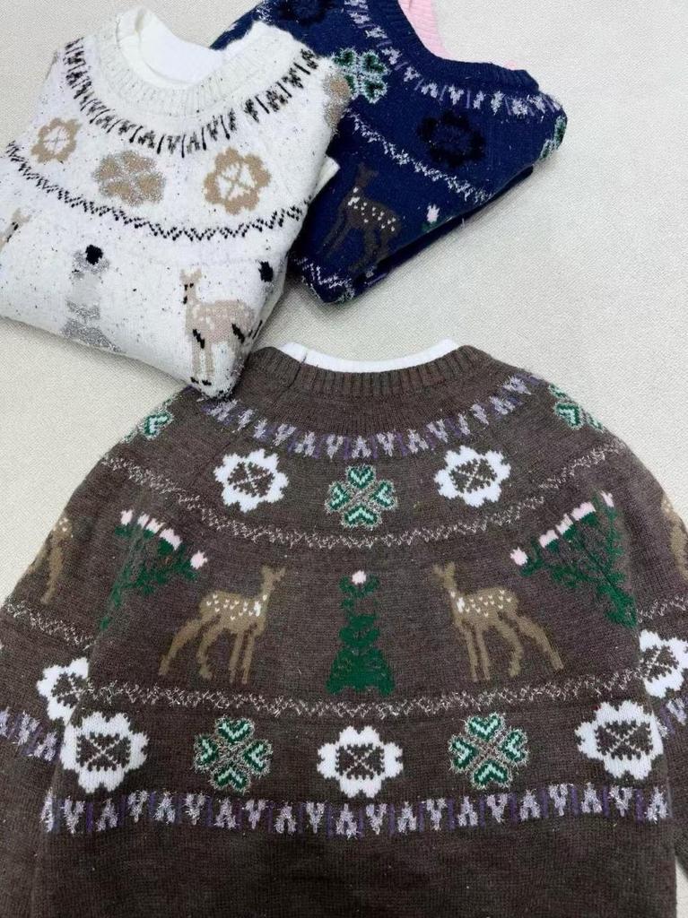 Xiangjia 2025 Autumn/Winter Animal & Flower Embroidered Knit Pullover
