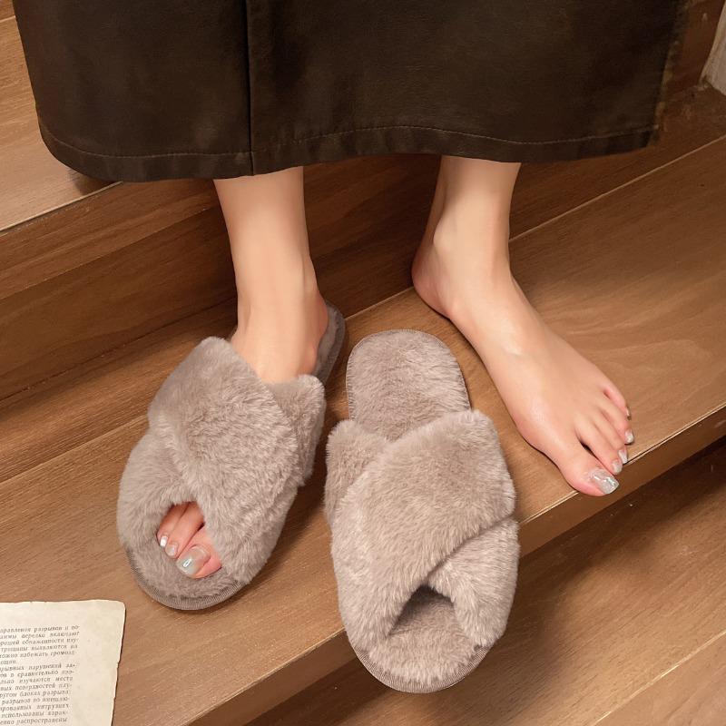 Fashion 2025 New Fashion Fur Slippers Women Indoor Light Warm Plush Home Slippers Woman Faux Fur Flat Heel Couple Slides Plus Size