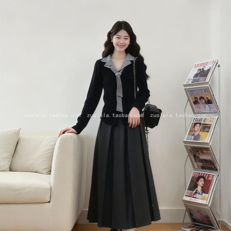 Stylish Korean Plus Size Autumn Set: Faux Two-Piece Top & Pleated Skirt - Age-Defying Fashion for Women