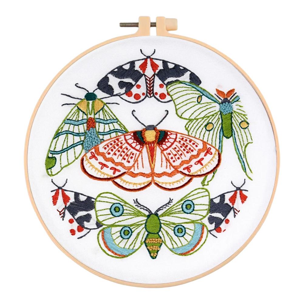 Cute Animal Handmade Embroidery Kit with Pattern Cotton Threads Needles Hoop Handmade Sewing Art Craft Kit for Mom Grandma