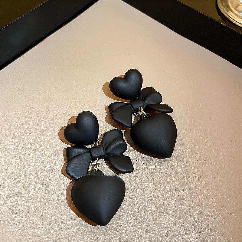 Silver Needle Dark Style Love Bow Ohrringe - Modisch, Einzigartig, Alleskönner, Elegantes und Nischendesign.