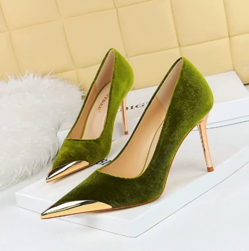 

BIGTREE Сексуальные женские туфли-лодочки Офисная леди Вечеринка Металлическое украшение Остроносые Бархат 7см Тонкие каблуки Модные Девочки Женская обувь Черный 34