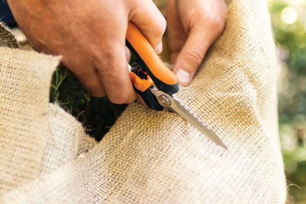 Fiskars Solid Garden Scissors For Cutting, Pruning, Plants, Flowers