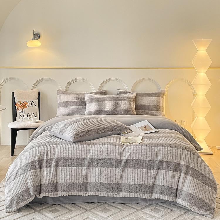 

Осенне-зимний комплект из четырех предметов из утолщенного молочного бархата, бархатная двусторонняя бархатная простыня и пододеяльник с кроликом 2.0m bed sheet model-4PCS