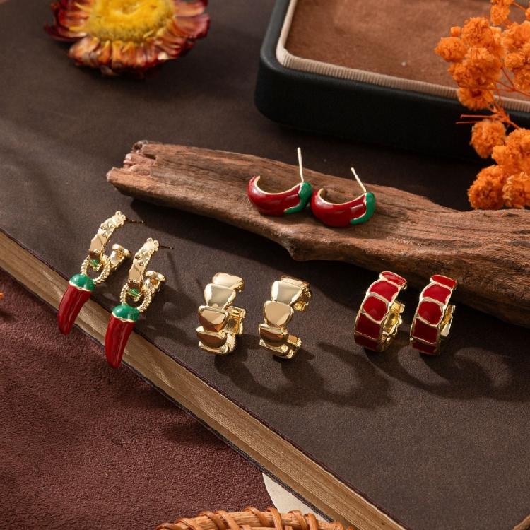 Eye Catching Chili Design Earrings Smooth Polish Finish Jewelry Piece Suitable For Sensitive Skin