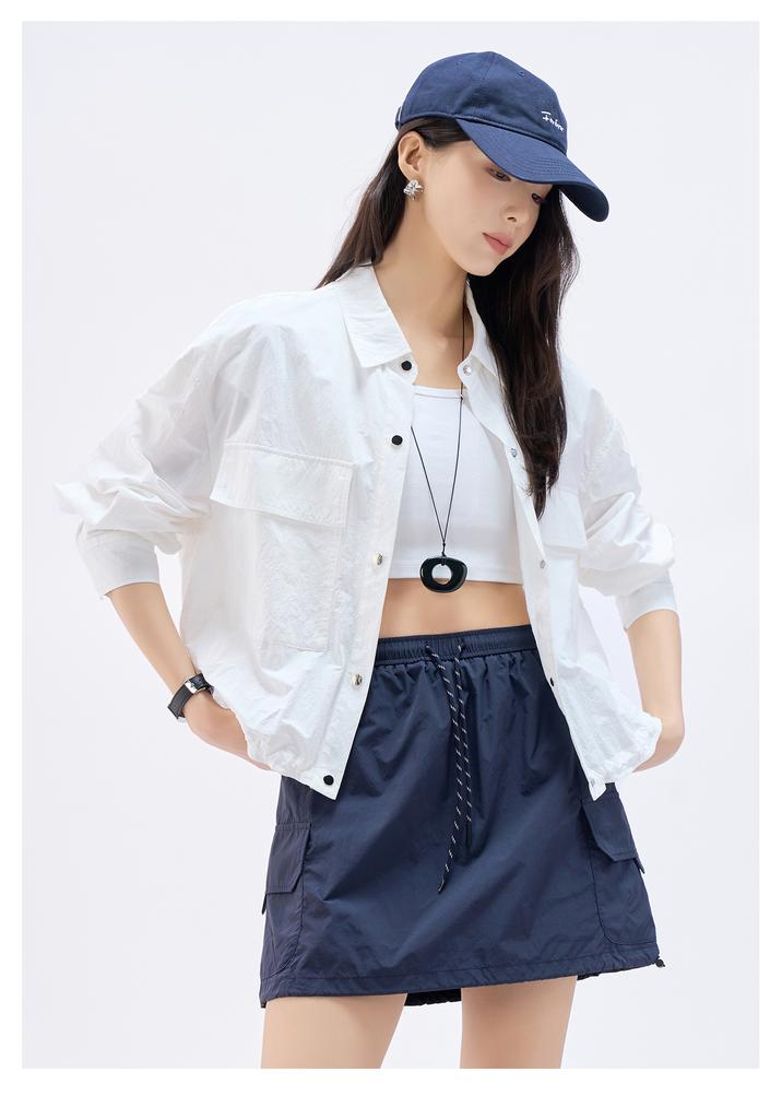 Lightweight and relaxed short jacket for female actors, versatile and cool top for women