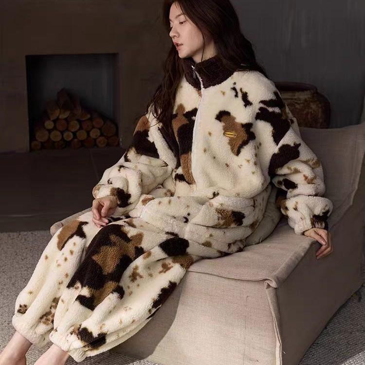 2026 Pajamas Women's Autumn and Winter New Flannel Loungewear Coral Fleece Thickened Fleece Zipper Warm Clothes Set