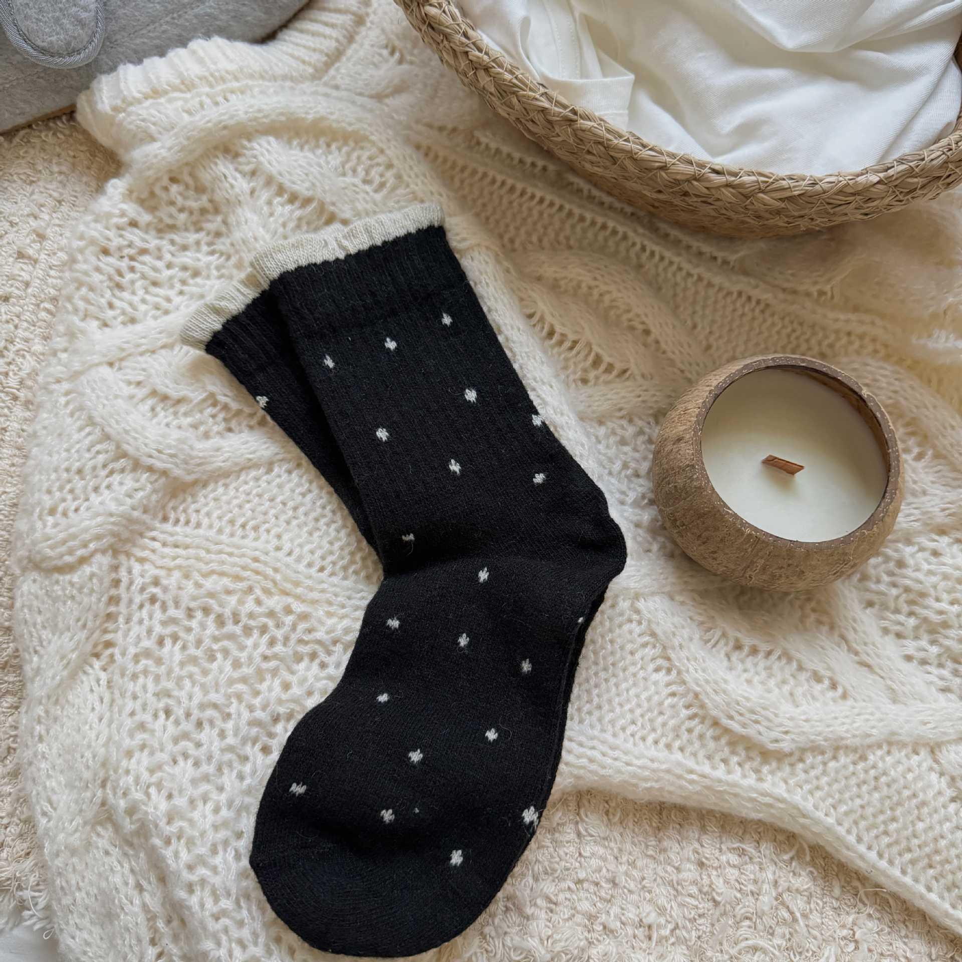 Polka Dot Socks Women s Mid-tube Cotton Socks Korean Version of Ins Tide All-match Lace Socks Warm Pile Socks Average size