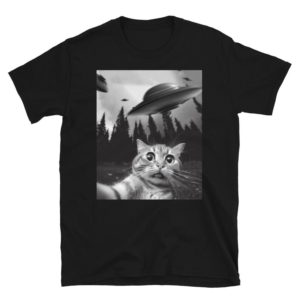 Funny Cat Selfie with UFOs   T-Shirt Unisex T-Shirt M