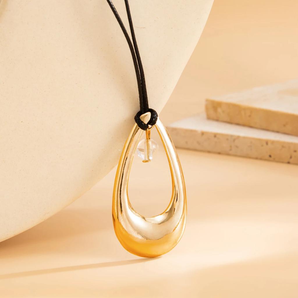 New Elegant Daily Irregular Geometry Hollow Metal Pendant Necklace for Women Trendy Creative Wax Thread Chain Jewelry Gifts