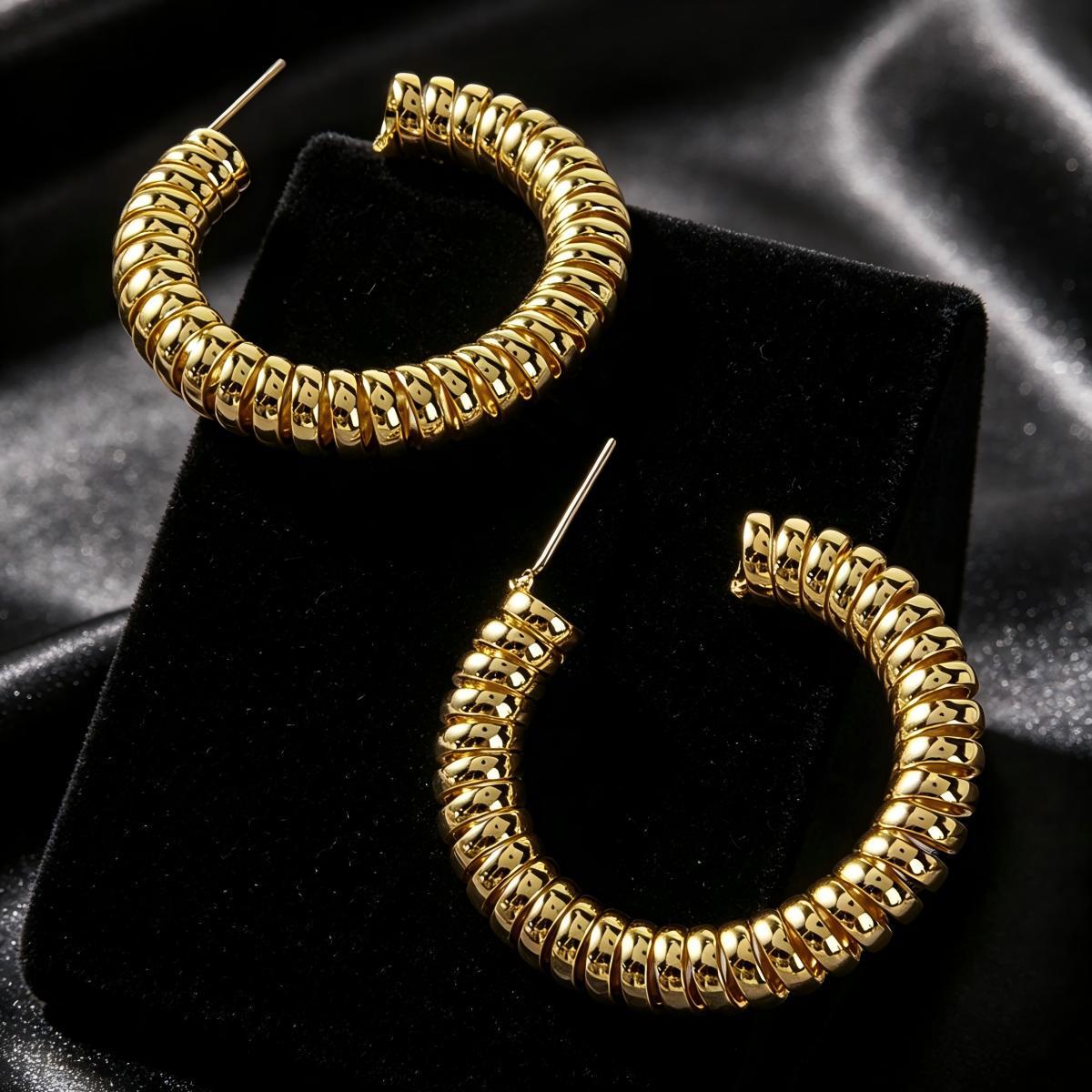 2026 Retro Gold Spiral C-Hoop Earrings, European & American Style Heavy Metal Ear Ornaments.