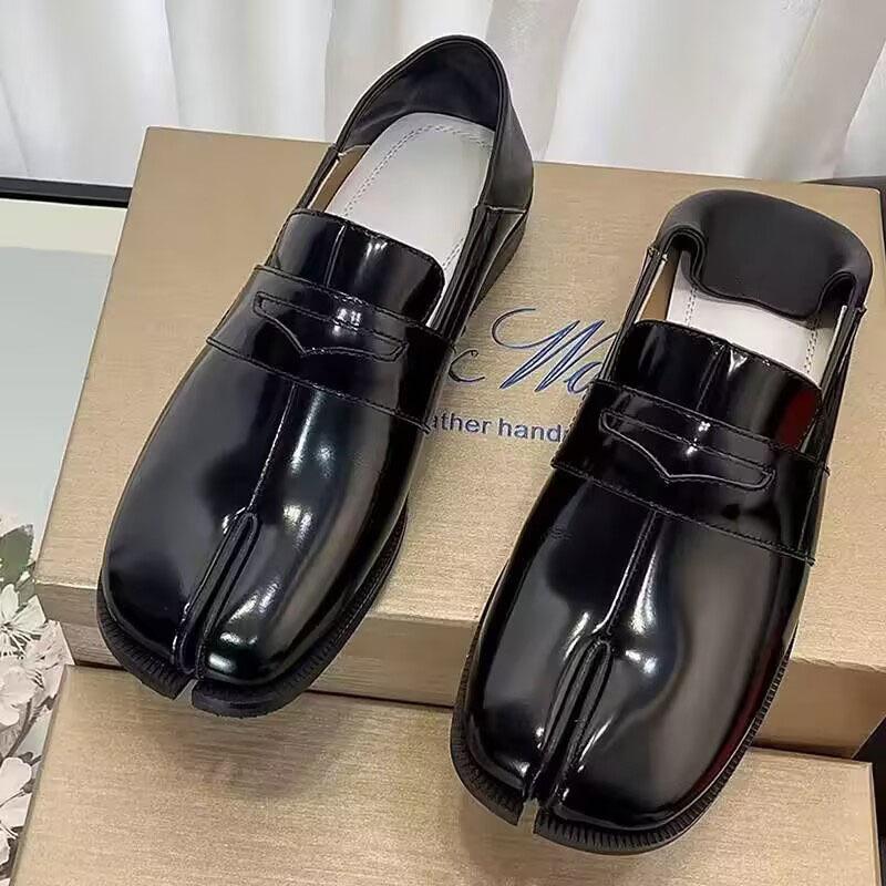 Tabi Shoes Split Toe Patent Leather Loafers for Women Trendy Non Slip Lightweight Round Toe Wide Width Casual Cute Moccasions