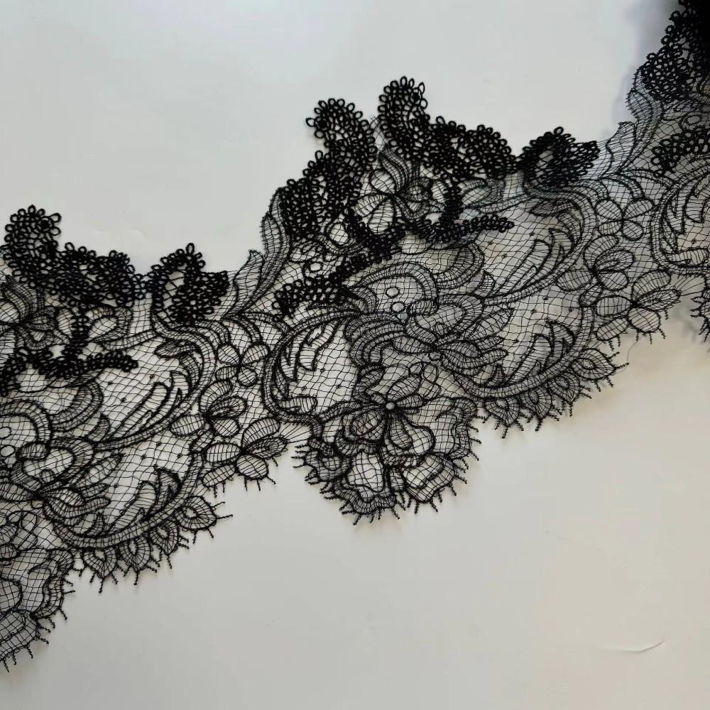 Krajka s vyšívaným zoubkovaným okrajem 1 yard Rybí hedvábná krajka Ruční práce Prolamovaná krajka Svatba