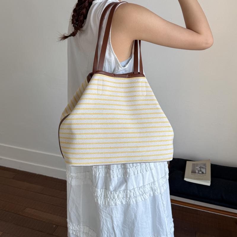 

Large capacity tote bag women s new high-end commuter shoulder canvas bag niche versatile underarm bag