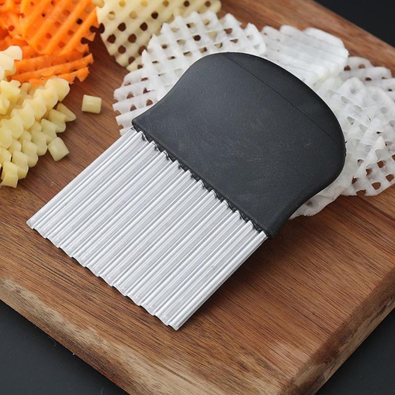 Wavy Potato Knife – Wolf Tooth Pattern Corrugated Slicer for Fancy Cuts and Multifunctional Use