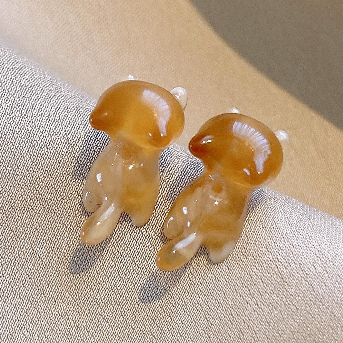 Silver needle small coffee resin kitten stud earrings niche earrings simple earrings design sense niche