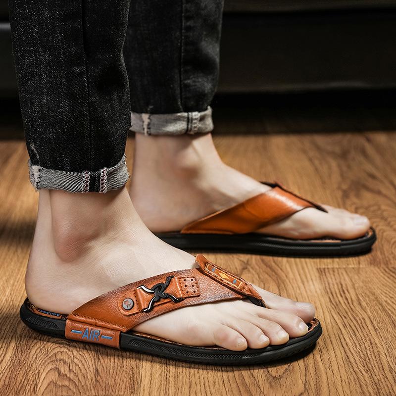 2025 high-end comfortable men's summer wear a pedal on the first layer of cowhide men's flip-flops European station slippers men's trend