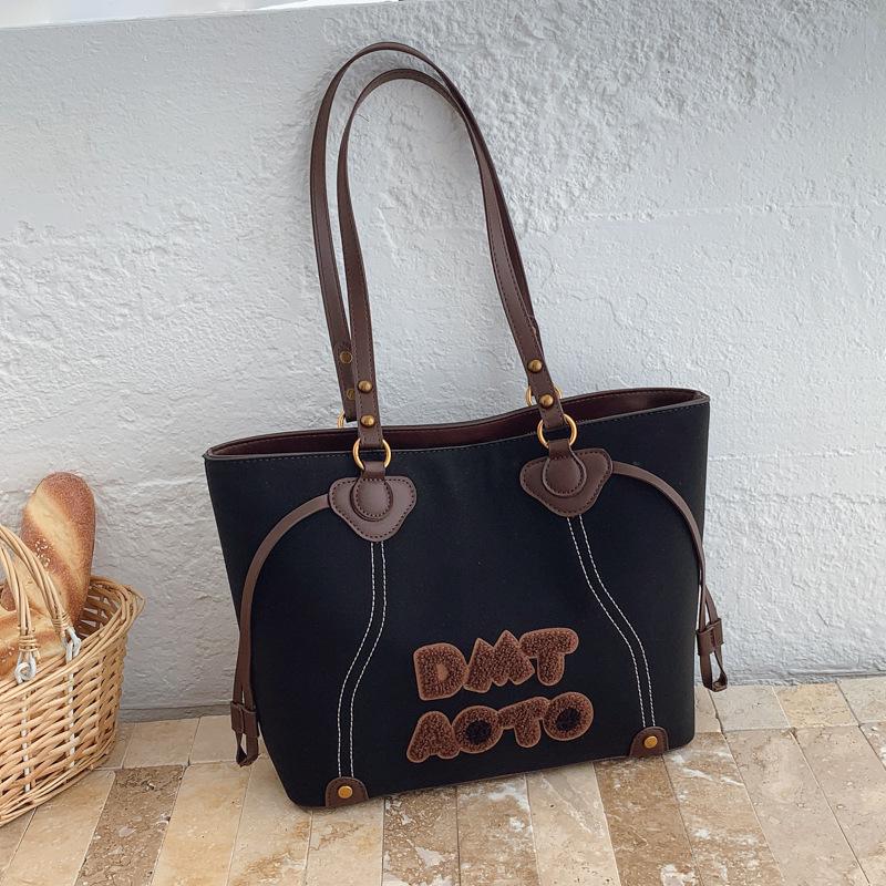 2025 Women s Retro College-Style Commuter Tote: Large Capacity, High-End Autumn/Winter Shoulder Bag One Size